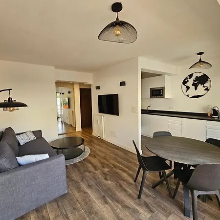 Apartment 2 Pieces Lumineux, Proche Plage, Parking, Clim, Hippodrome Cagnes-sur-Mer